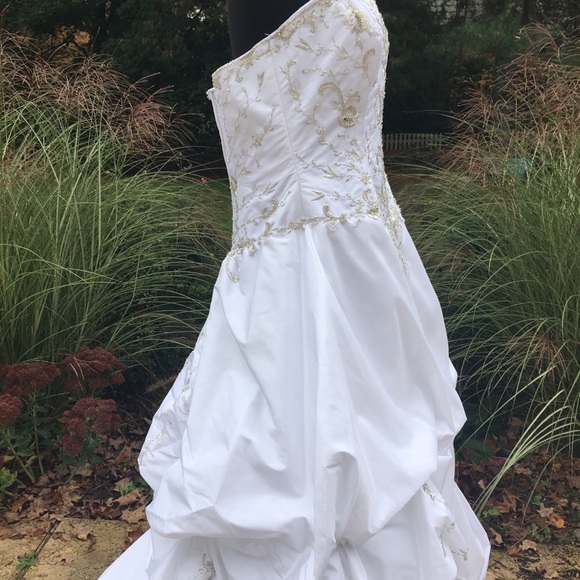Taffeta Strapless Wedding/Gown, Beads & Embroidery NWT - Picture 5 of 10
